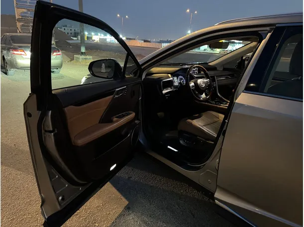 Car image 10