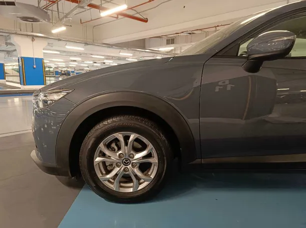 Car image 9