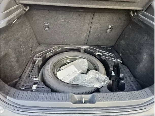Car image 29