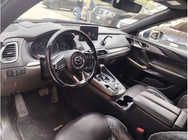 Car image 12