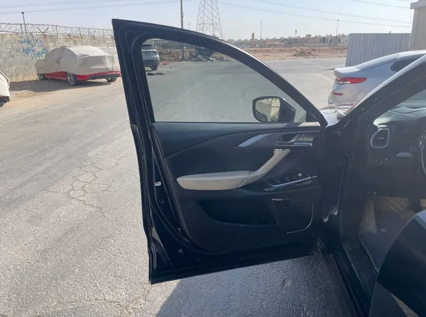 Car image 10