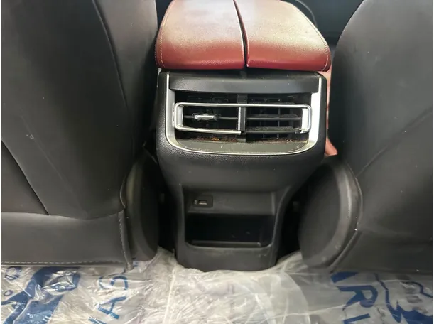 Car image 27