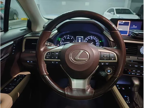 Car image 18