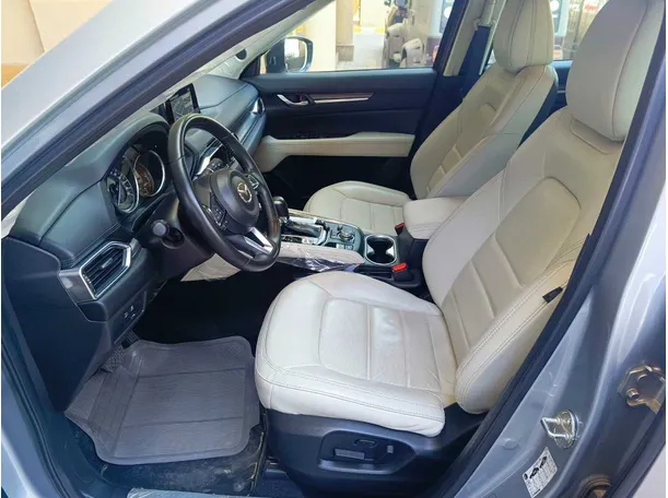 Car image 15
