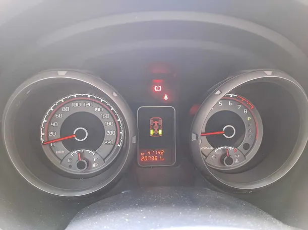 Car image 18