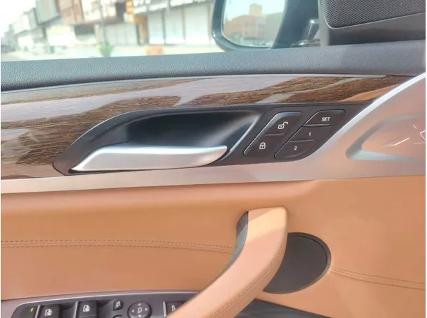Car image 38