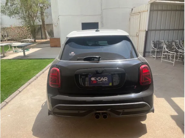 Car image 6