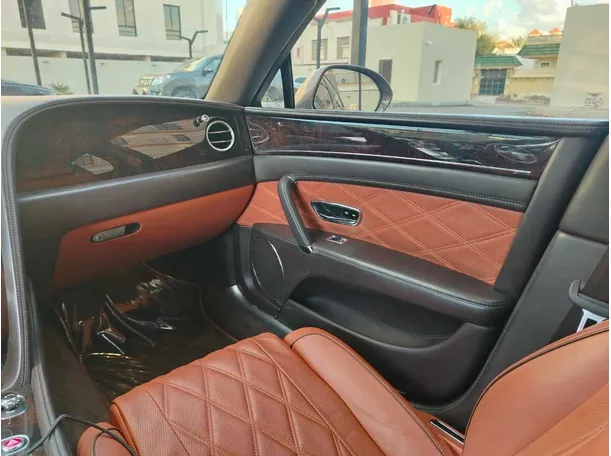 Car image 38