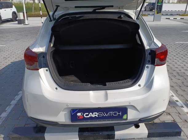 Car image 19