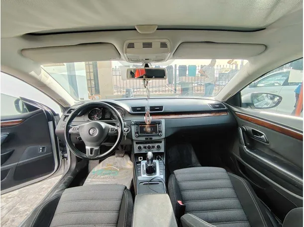 Car image 16