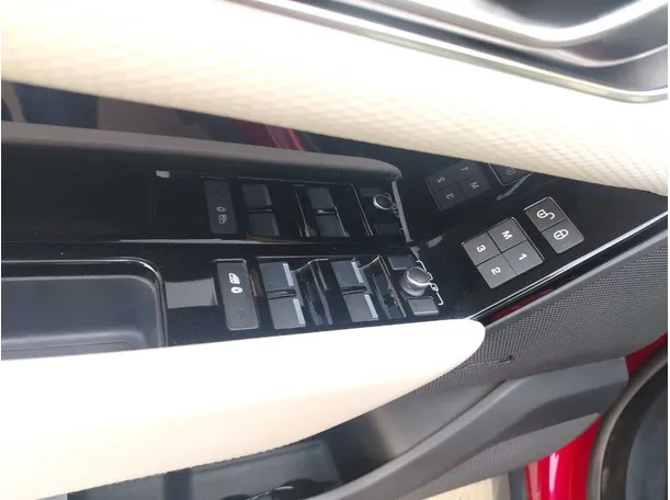Car image 43