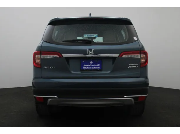 Car image 12