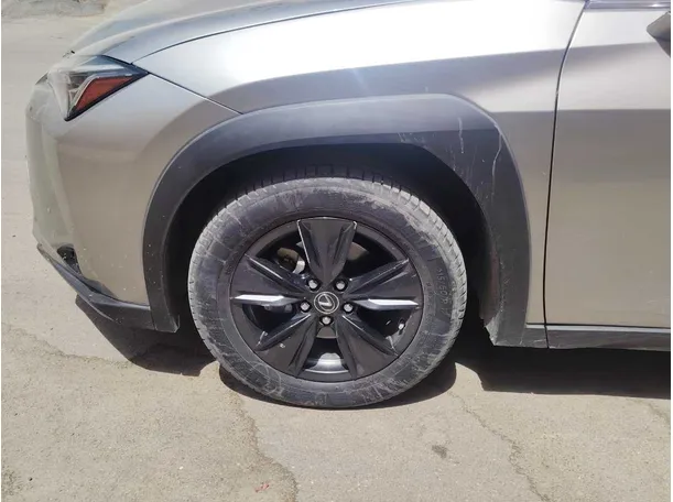 Car image 9