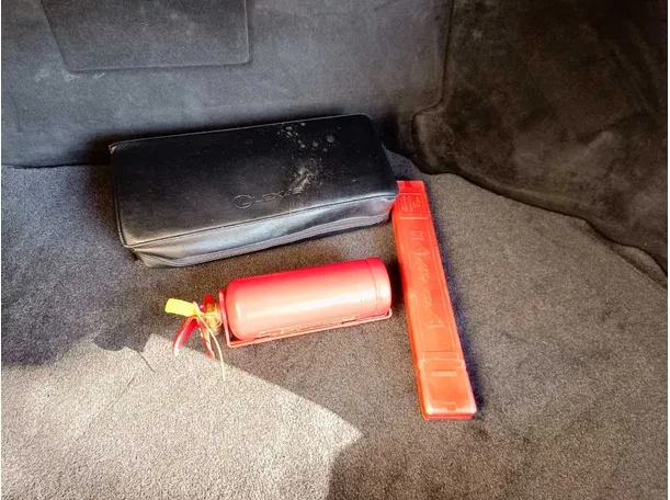 Car image 40