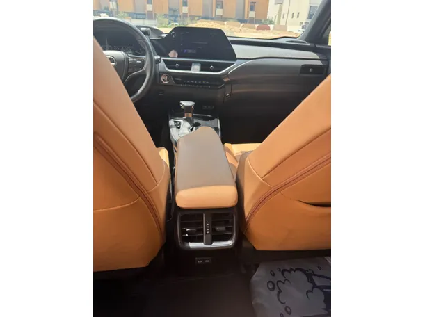Car image 20