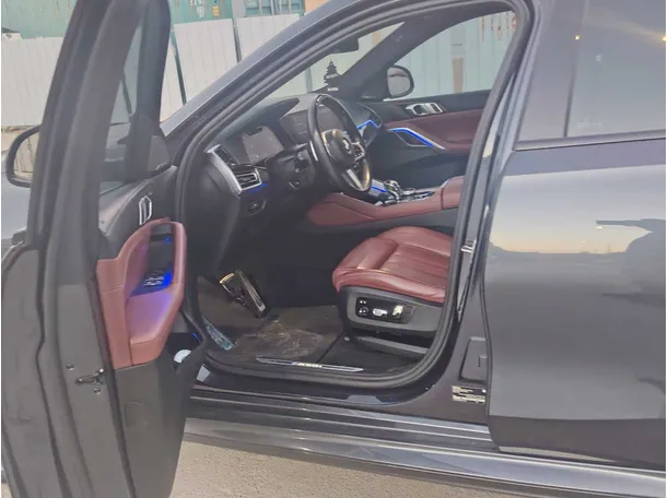 Car image 13