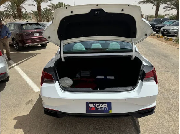 Car image 19