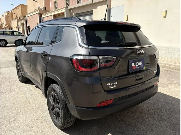 Car image 7