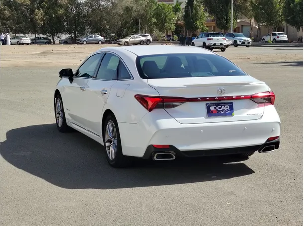Car image 7