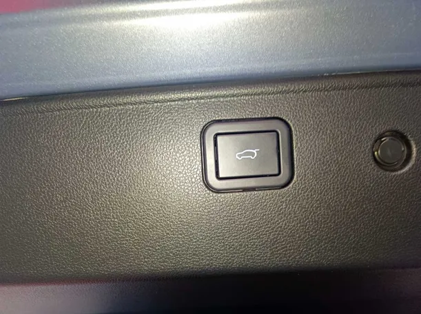 Car image 32