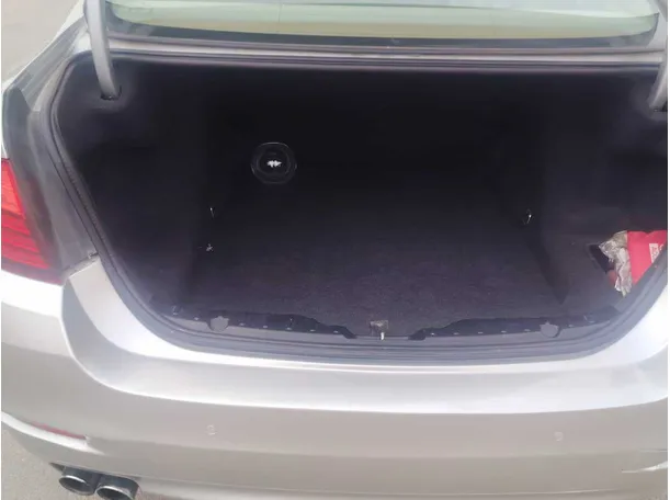 Car image 25