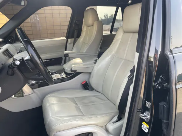 Car image 13