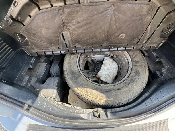 Car image 23