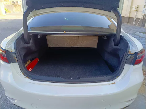 Car image 25