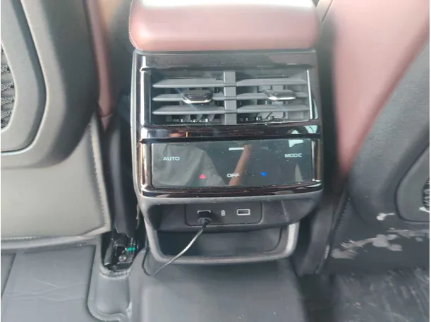 Car image 30