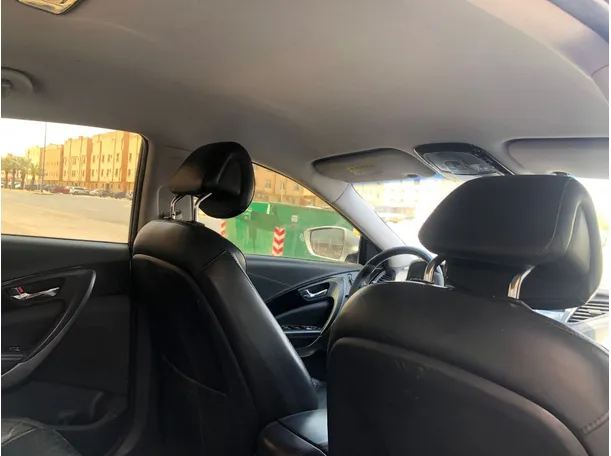 Car image 13