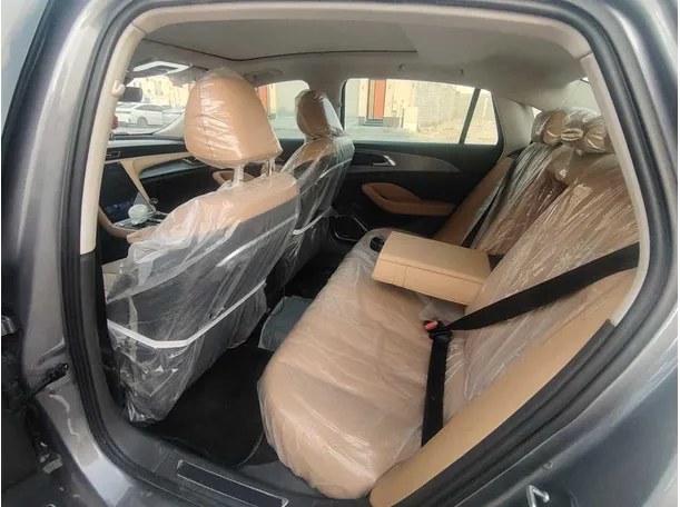 Car image 12
