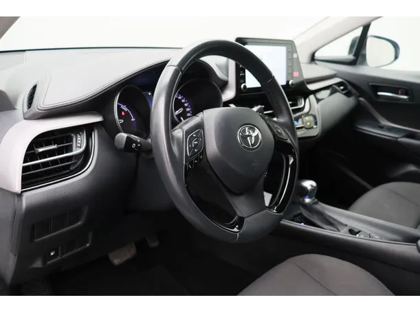 Car image 4