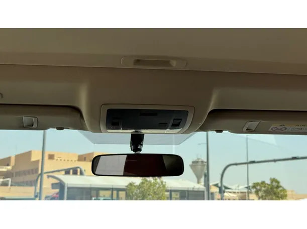 Car image 27