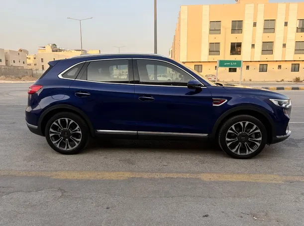 Car image 4