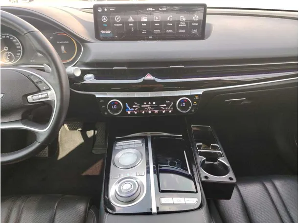 Car image 19