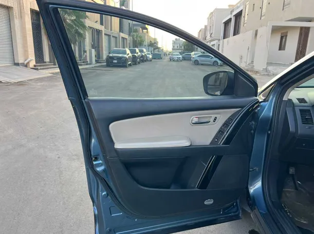 Car image 10