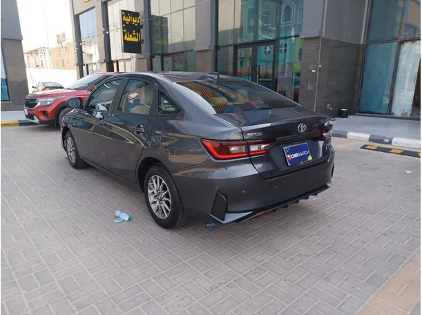 Car image 7