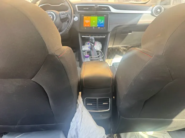 Car image 18