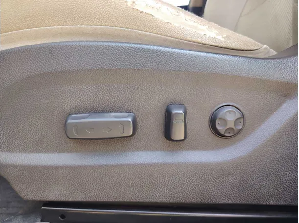 Car image 28