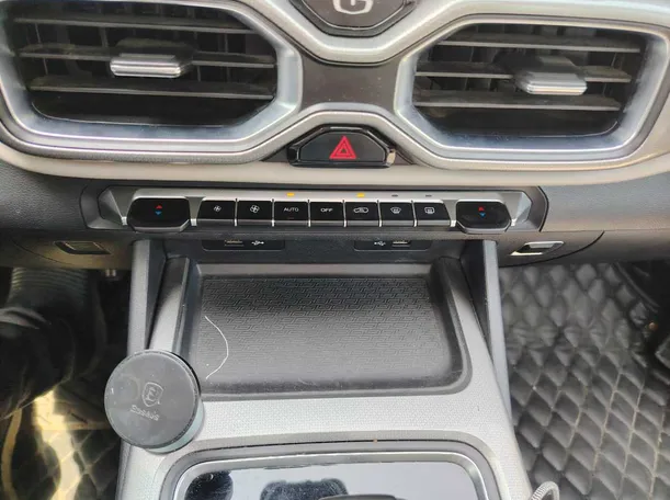 Car image 29