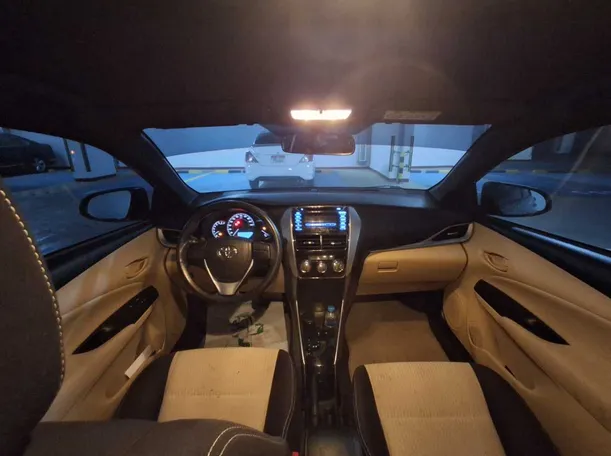 Car image 18