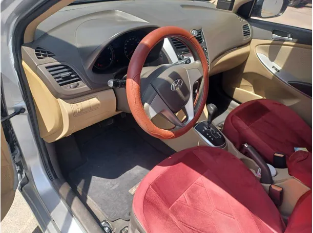 Car image 11