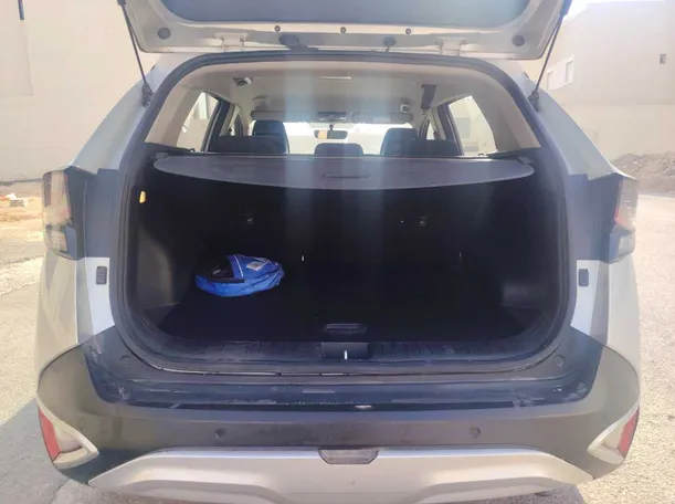 Car image 26