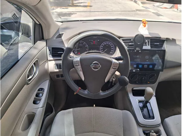 Car image 14