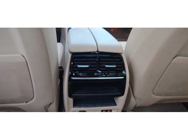 Car image 27