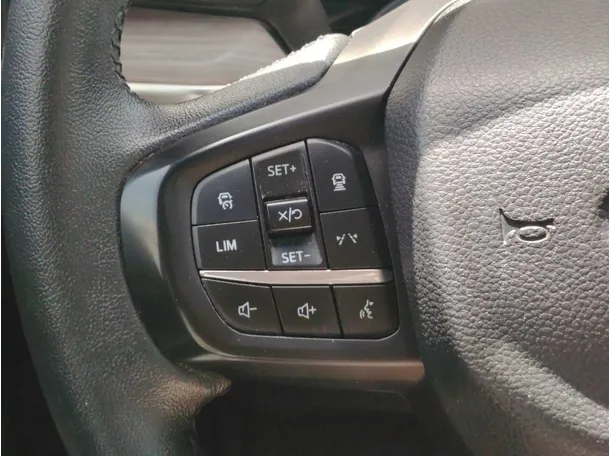 Car image 32
