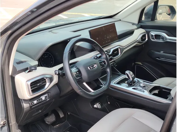Car image 11