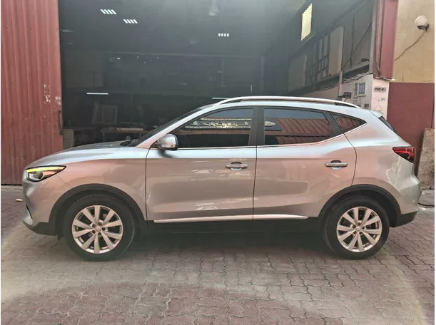 Car image 4