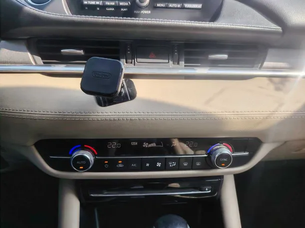 Car image 24