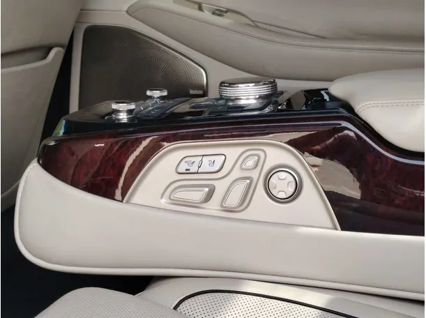 Car image 28